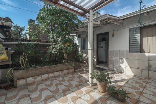 Quintal de casa à venda com 5 quartos, 303m² em Rubem Berta, Porto Alegre