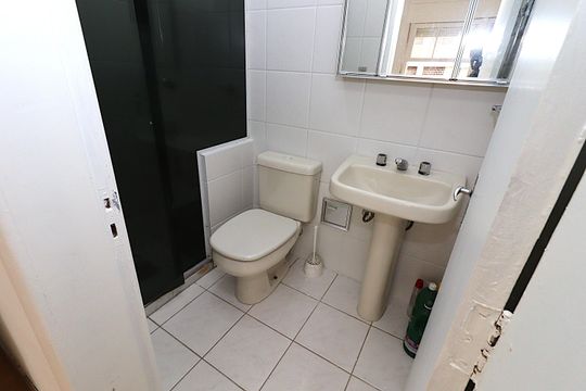Banheiro da Suíte de apartamento à venda com 1 quarto, 47m² em Jardim Botânico, Porto Alegre