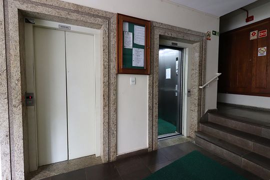 Área comum -  Elevadores de apartamento à venda com 1 quarto, 47m² em Jardim Botânico, Porto Alegre