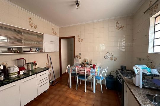 Casa à venda com 4 quartos, 192m² em Parque Regina, São Paulo