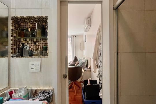 BANHEIRO  DA SUITE de apartamento à venda com 1 quarto, 48m² em Leblon, Rio de Janeiro