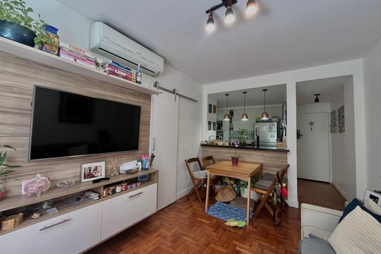 SALA de apartamento à venda com 1 quarto, 48m² em Leblon, Rio de Janeiro