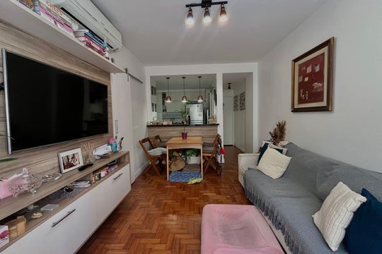 SALA de apartamento à venda com 1 quarto, 48m² em Leblon, Rio de Janeiro