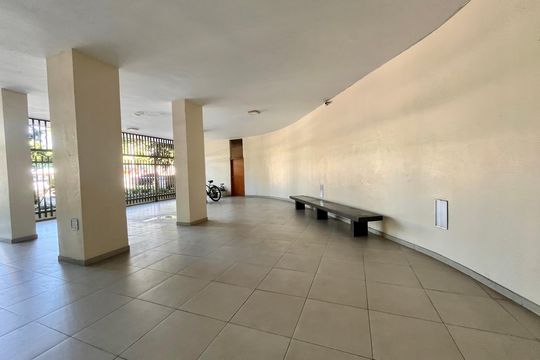 Hall de entrada de apartamento à venda com 1 quarto, 48m² em Leblon, Rio de Janeiro