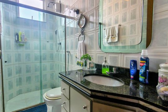 Banheiro de apartamento à venda com 3 quartos, 136m² em Palmares, Belo Horizonte