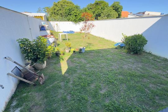 Quintal de casa para alugar com 2 quartos, 240m² em Itaipuaçu, Maricá