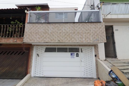 Fachada de casa à venda com 4 quartos, 200m² em Santo Antônio, Osasco