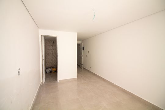 Sala / Quarto - Studio de kitnet/studio à venda com 1 quarto, 37m² em Jardim Aeroporto, São Paulo