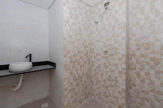 Banheiro de kitnet/studio para alugar com 1 quarto, 40m² em Jardim Aeroporto, São Paulo