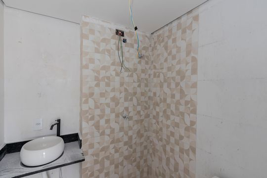 Banheiro de kitnet/studio para alugar com 1 quarto, 40m² em Jardim Aeroporto, São Paulo