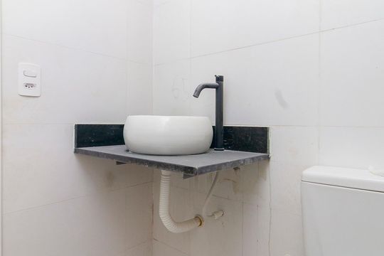 Banheiro de kitnet/studio à venda com 0 quarto, 40m² em Jardim Aeroporto, São Paulo