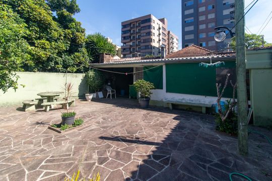Quintal de casa à venda com 2 quartos, 110m² em Tristeza, Porto Alegre
