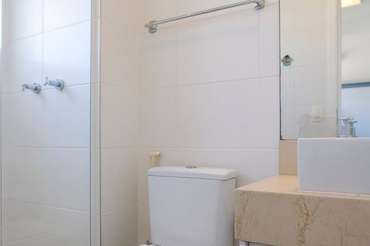 Banheiro da suíte 2 de apartamento para alugar com 3 quartos, 135m² em Cerâmica, São Caetano do Sul