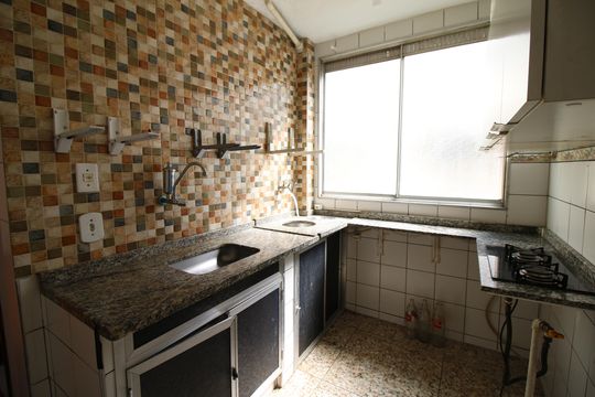 Cozinha de apartamento à venda com 1 quarto, 50m² em Taquara, Rio de Janeiro