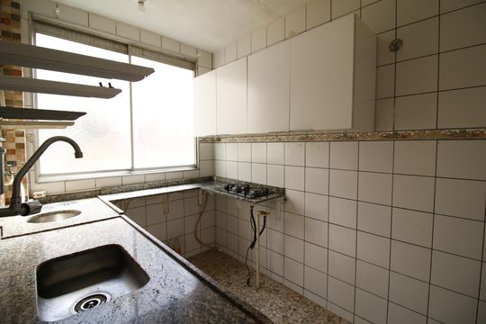 Cozinha de apartamento à venda com 1 quarto, 50m² em Taquara, Rio de Janeiro