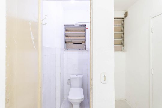 Banheiro de serviço de apartamento à venda com 2 quartos, 70m² em Vila Isabel, Rio de Janeiro