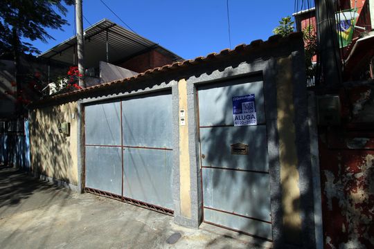 Fachada da casa de casa para alugar com 1 quarto, 40m² em Brás de Pina, Rio de Janeiro