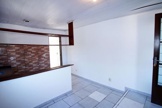 Sala de casa para alugar com 1 quarto, 40m² em Brás de Pina, Rio de Janeiro