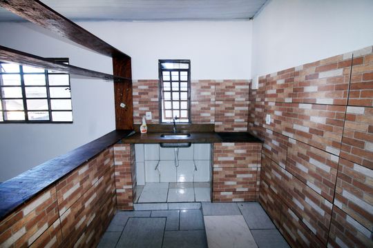 Cozinha de casa para alugar com 1 quarto, 40m² em Brás de Pina, Rio de Janeiro