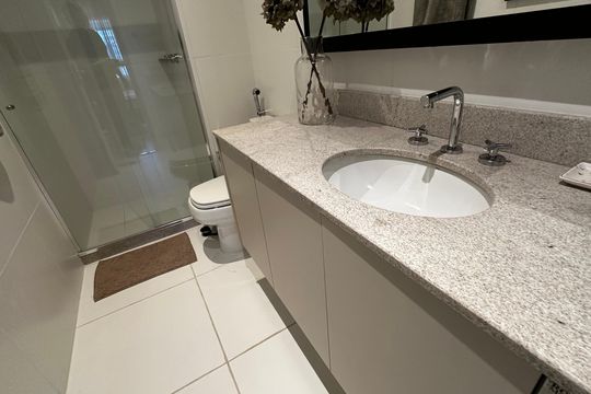 Banheiro Social de apartamento à venda com 4 quartos, 156m² em Barra da Tijuca, Rio de Janeiro
