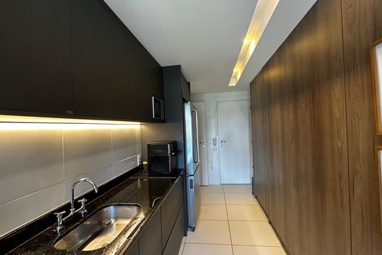 Cozinha de apartamento à venda com 4 quartos, 156m² em Barra da Tijuca, Rio de Janeiro