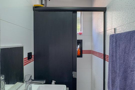 Banheiro de apartamento à venda com 2 quartos, 50m² em Jardim Capelinha, São Paulo