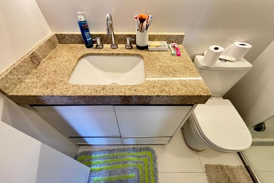 Banheiro de apartamento à venda com 2 quartos, 64m² em Indianópolis, São Paulo