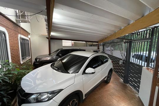 Garagem de casa à venda com 4 quartos, 190m² em Jardim Rizzo, São Paulo