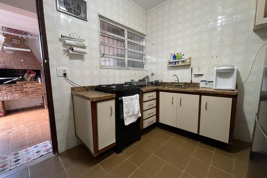 Cozinha de casa à venda com 4 quartos, 190m² em Jardim Rizzo, São Paulo
