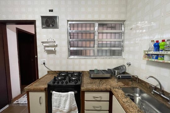 Cozinha de casa à venda com 4 quartos, 190m² em Jardim Rizzo, São Paulo