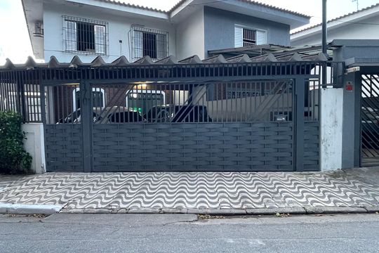 Fachada de casa à venda com 4 quartos, 190m² em Jardim Rizzo, São Paulo