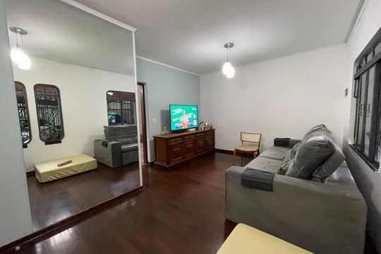 Casa à venda com 4 quartos, 190m² em Jardim Rizzo, São Paulo