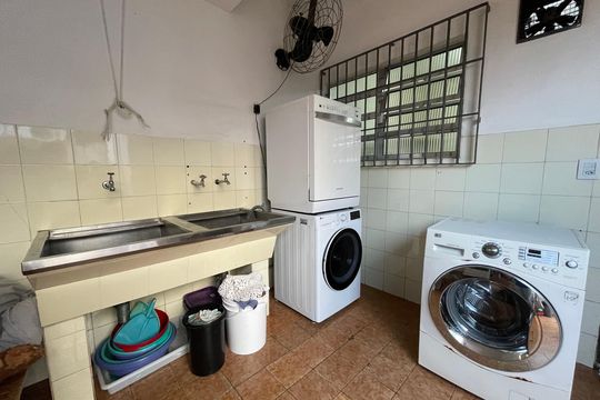 Área de Serviço de casa à venda com 4 quartos, 190m² em Jardim Rizzo, São Paulo