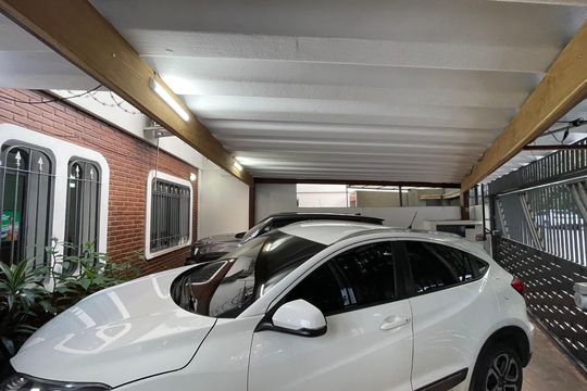 Garagem de casa à venda com 4 quartos, 190m² em Jardim Rizzo, São Paulo