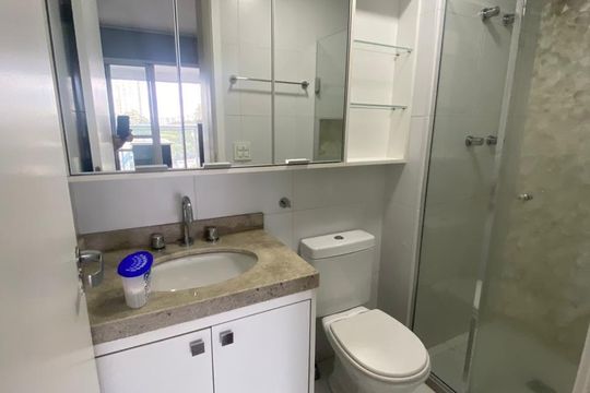 Banheiro de kitnet/studio à venda com 1 quarto, 39m² em Panamby, São Paulo