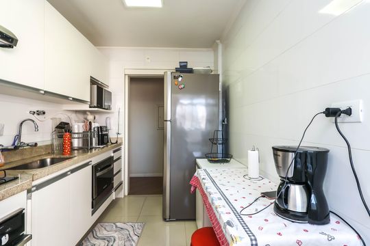 Cozinha de apartamento à venda com 2 quartos, 70m² em Bosque da Saúde, São Paulo
