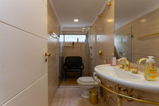 Banheiro Social de apartamento à venda com 3 quartos, 195m² em Perdizes, São Paulo