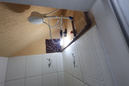 Banheiro de kitnet/studio para alugar com 1 quarto, 20m² em Vila Regina, Goiânia