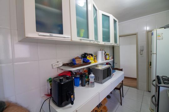 Cozinha de apartamento à venda com 2 quartos, 76m² em Jardim Caravelas, São Paulo