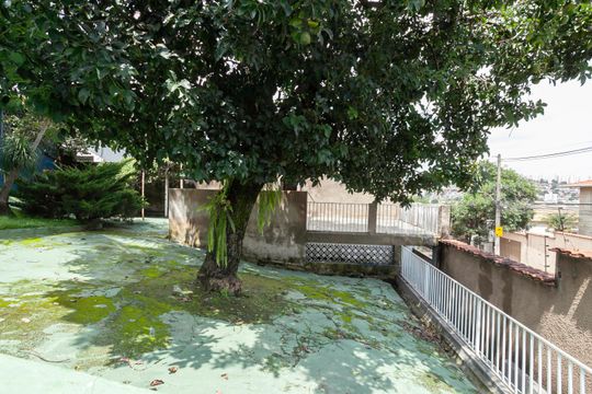 Quintal de casa para alugar com 2 quartos, 273m² em Estrela Dalva, Belo Horizonte