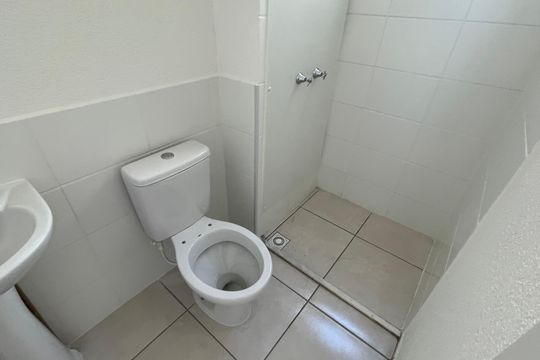 Banheiro de apartamento para alugar com 2 quartos, 41m² em Vila Ouro Preto, Duque de Caxias
