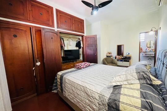 Quarto de casa para alugar com 3 quartos, 190m² em Centro, Taubaté