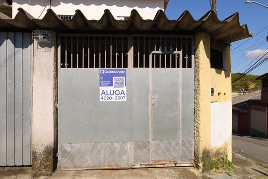 Placa instalada no portão do imóvel - Código da placa:  YIXW-1736 de casa para alugar com 2 quartos, 60m² em Parque Cruzeiro do Sul, São Paulo