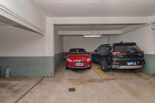 Garagem de apartamento à venda com 3 quartos, 124m² em Petrópolis, Porto Alegre