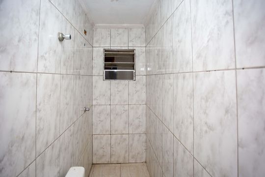 Banheiro de casa para alugar com 1 quarto, 20m² em Eldorado, Diadema