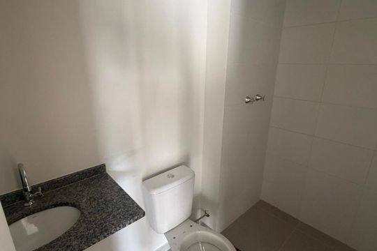 Banheiro de apartamento para alugar com 2 quartos, 54m² em Parque Industrial, Campinas
