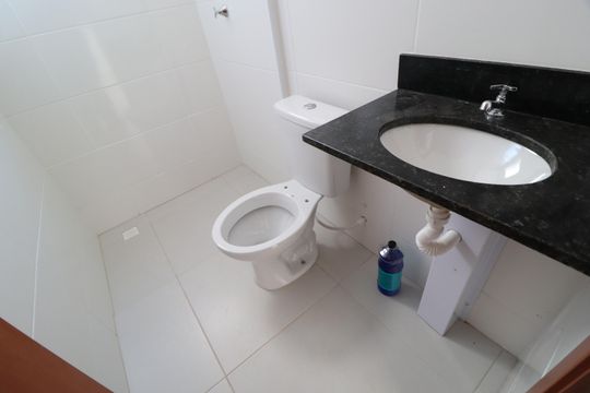 Banheiro Social de apartamento para alugar com 2 quartos, 57m² em Novo Mundo, Uberlândia