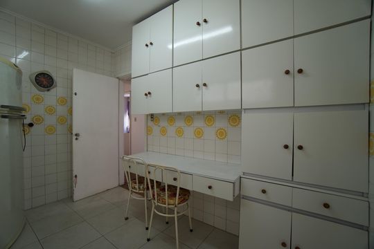 Cozinha de apartamento para alugar com 2 quartos, 80m² em Cerqueira César, São Paulo