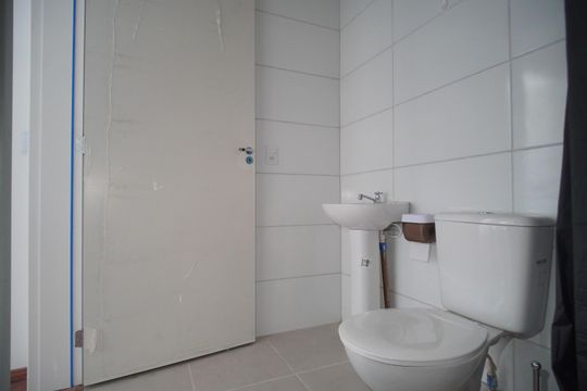 Banheiro de apartamento à venda com 2 quartos, 66m² em Campina, São Leopoldo