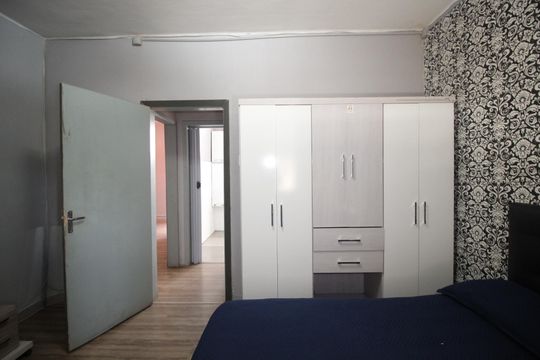 Quarto 1 de apartamento à venda com 2 quartos, 67m² em Floresta, Porto Alegre